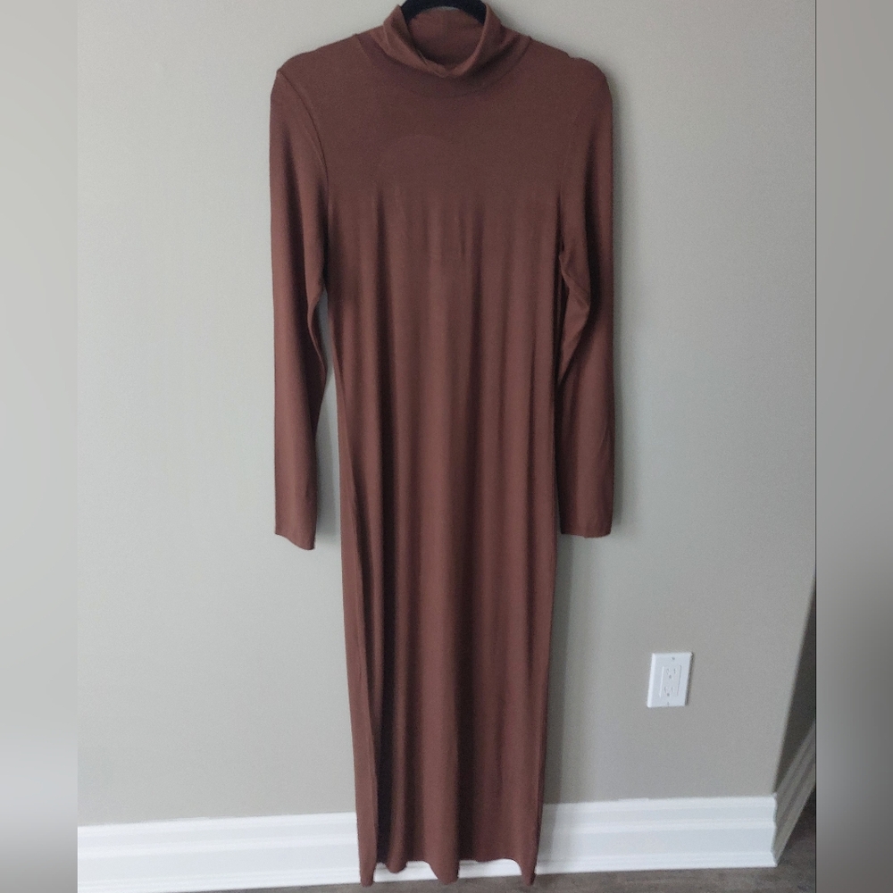 Wilfred Free Aritzia lightweight brown maxi dress.  Super soft+ comfy Large L